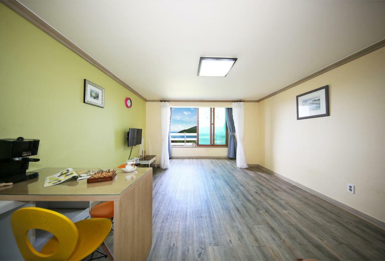 Tongyeong Paper Island Pension Exterior foto