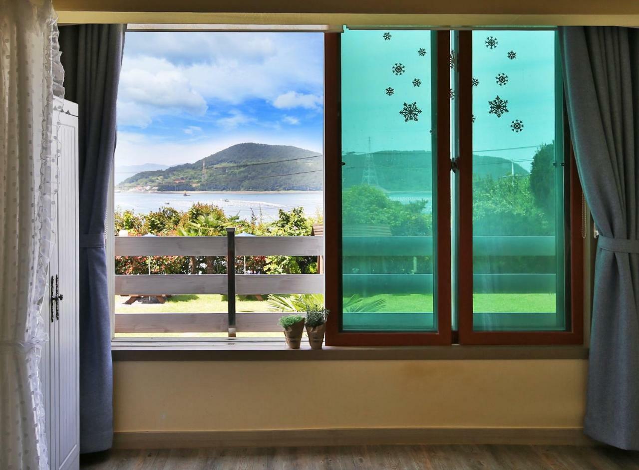 Tongyeong Paper Island Pension Exterior foto