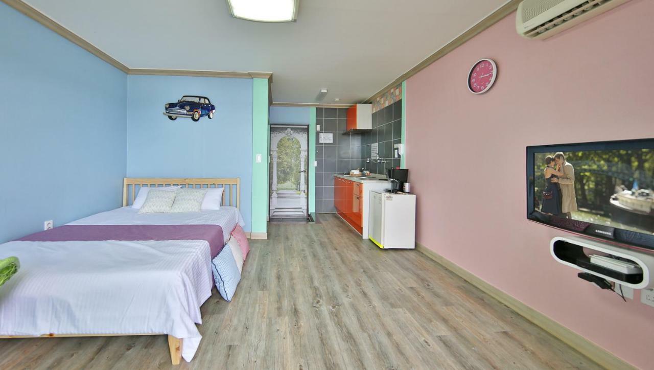 Tongyeong Paper Island Pension Exterior foto