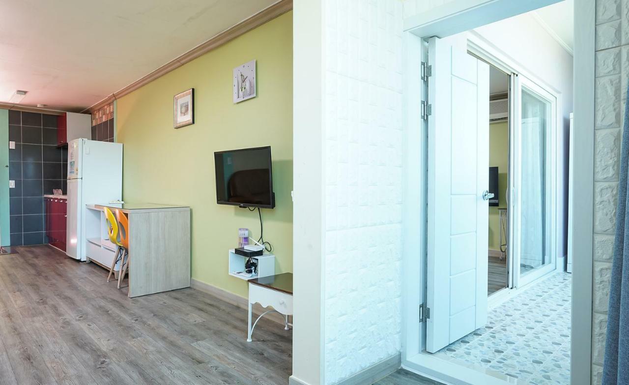 Tongyeong Paper Island Pension Exterior foto