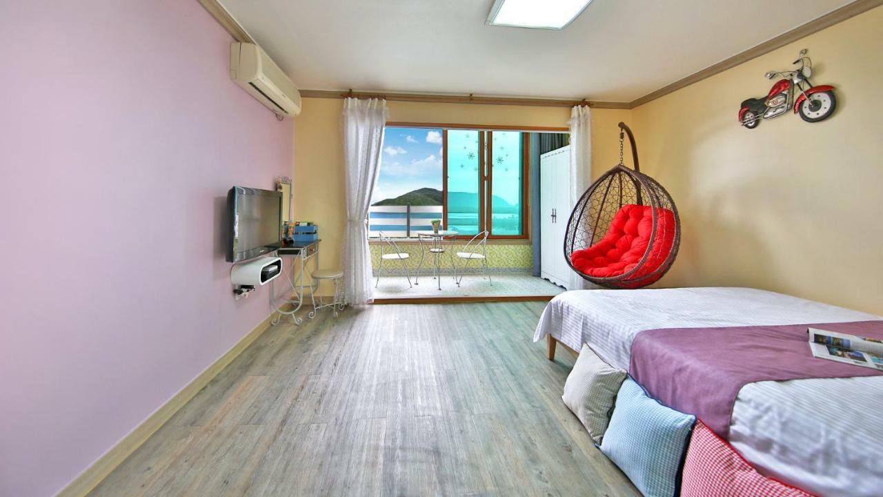 Tongyeong Paper Island Pension Exterior foto