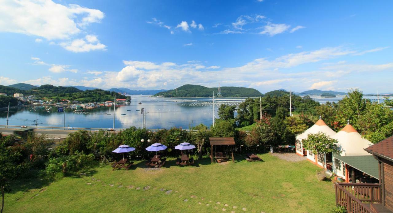 Tongyeong Paper Island Pension Exterior foto
